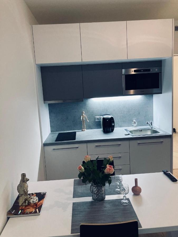 Blanc Harfa Design Daire Prag